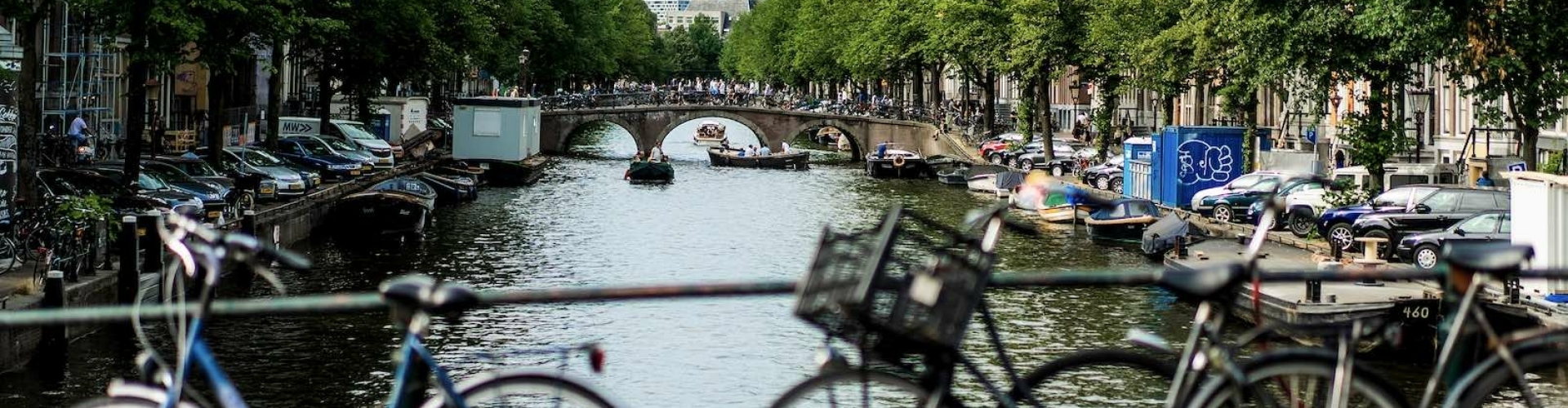 Ontdek Amsterdam met de boot. Huur een boot met schipper